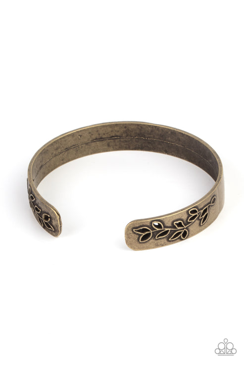 Paparazzi  Frond Fable - Brass  Bracelet