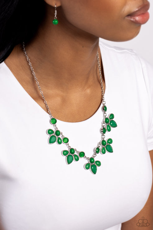 Paparazzi  FROND-Runner Fashion - Green  Necklace