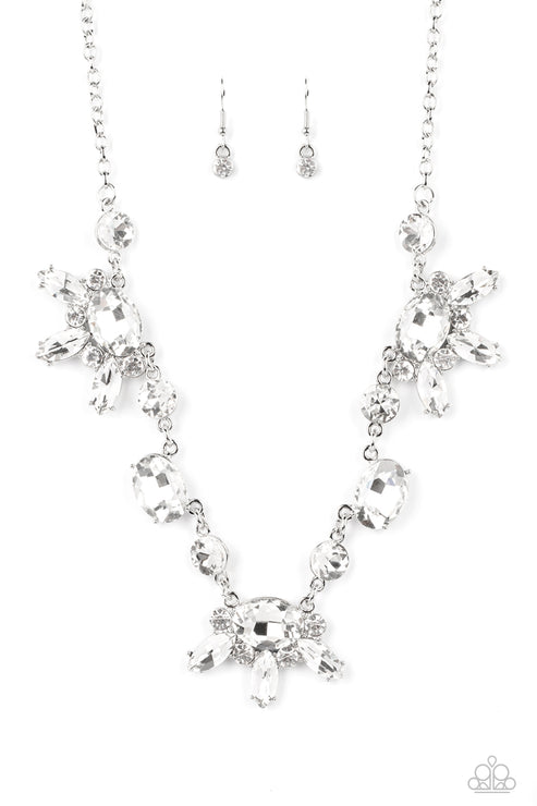 Paparazzi  GLOW-trotting Twinkle - White Necklace