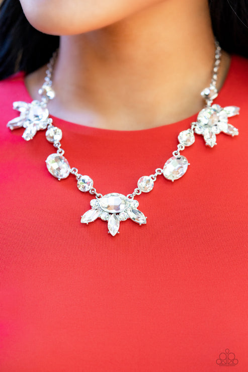 Paparazzi  GLOW-trotting Twinkle - White Necklace