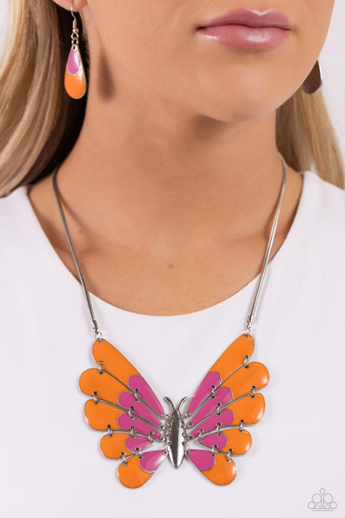 Paparazzi  Moth Maven - Pink  Necklace