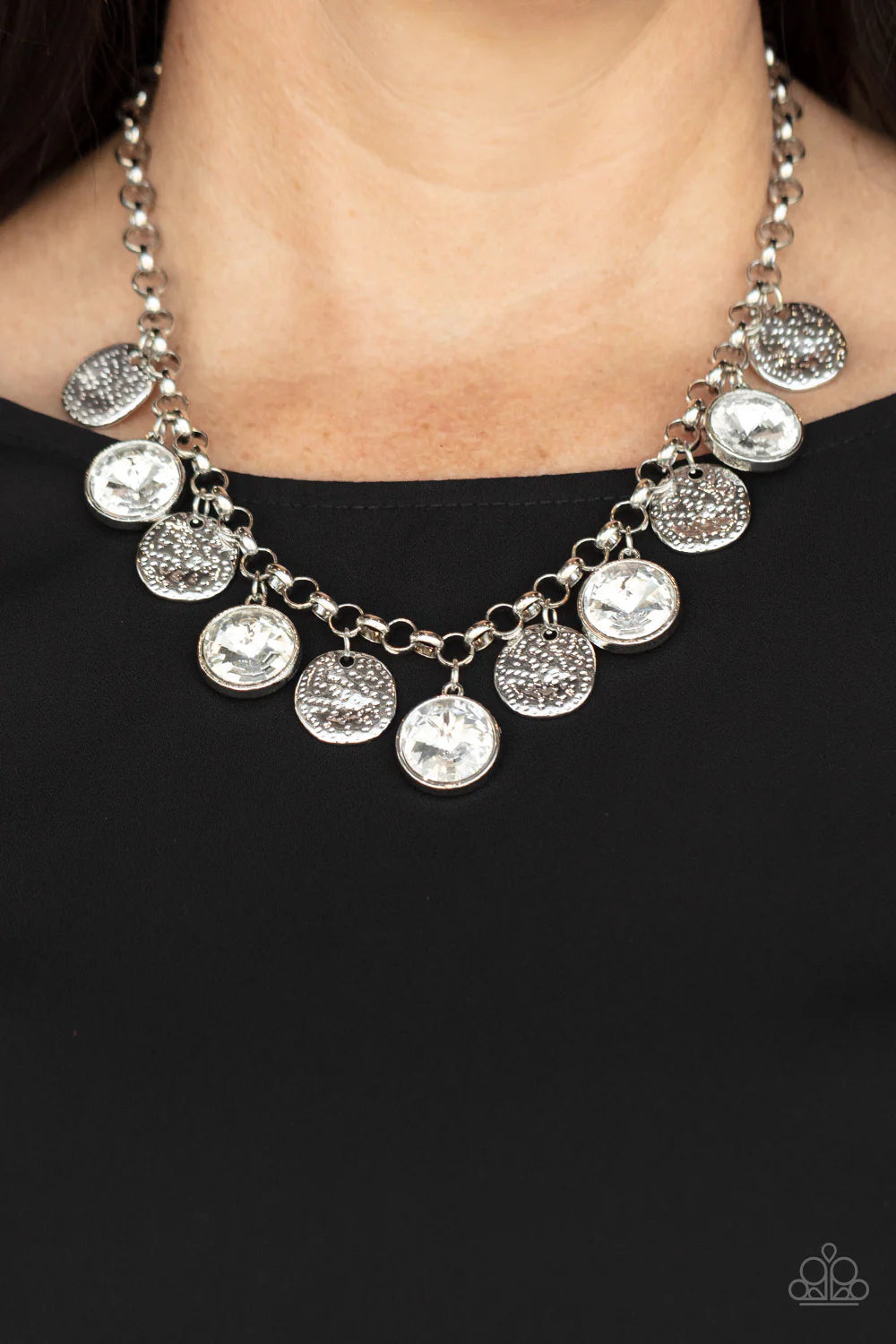 PAPARAZZI "SPOT ON SPARKLE" WHITE NECKLACE