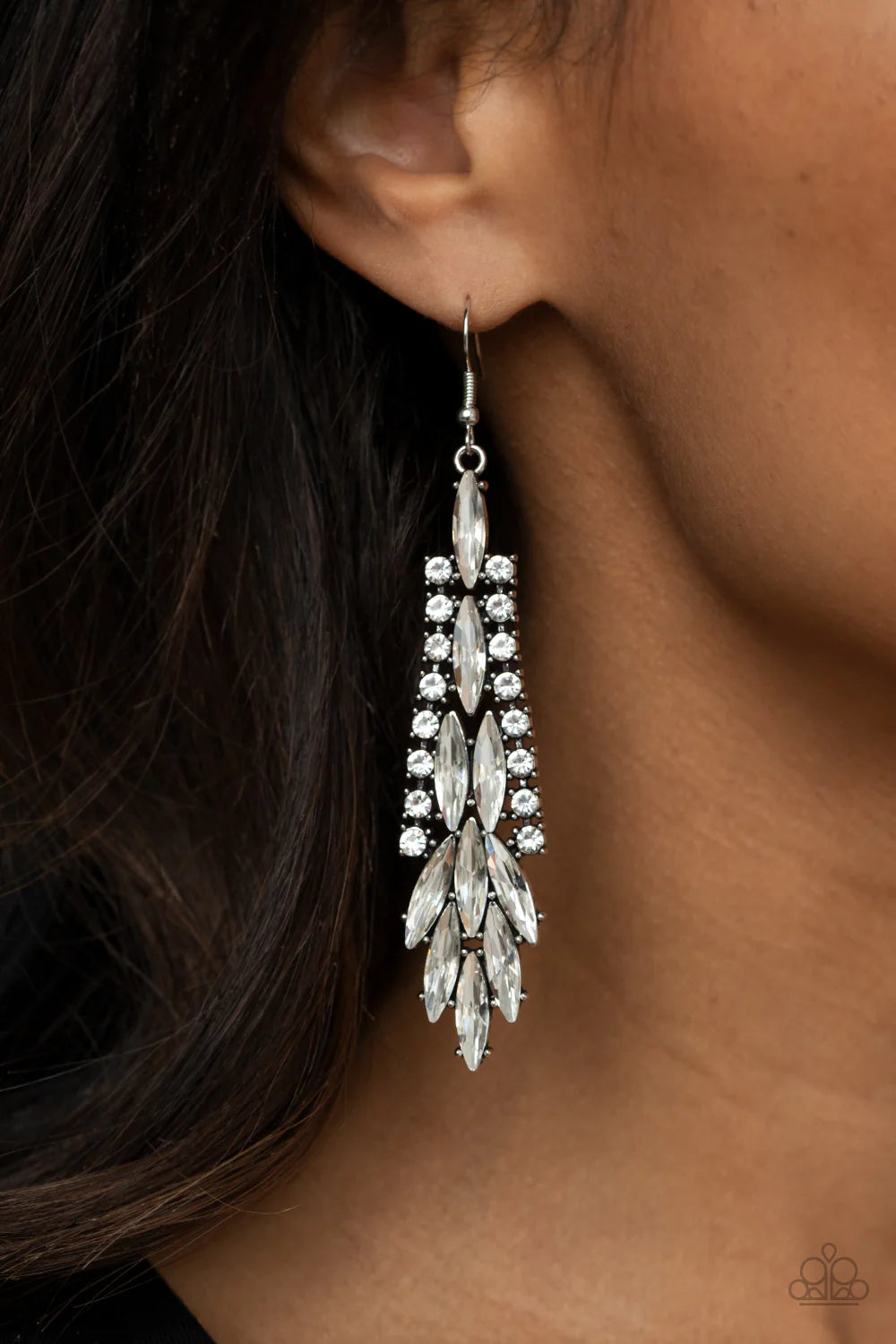 PAPARAZZI "CROWN HEIRESS" WHITE EARRINGS