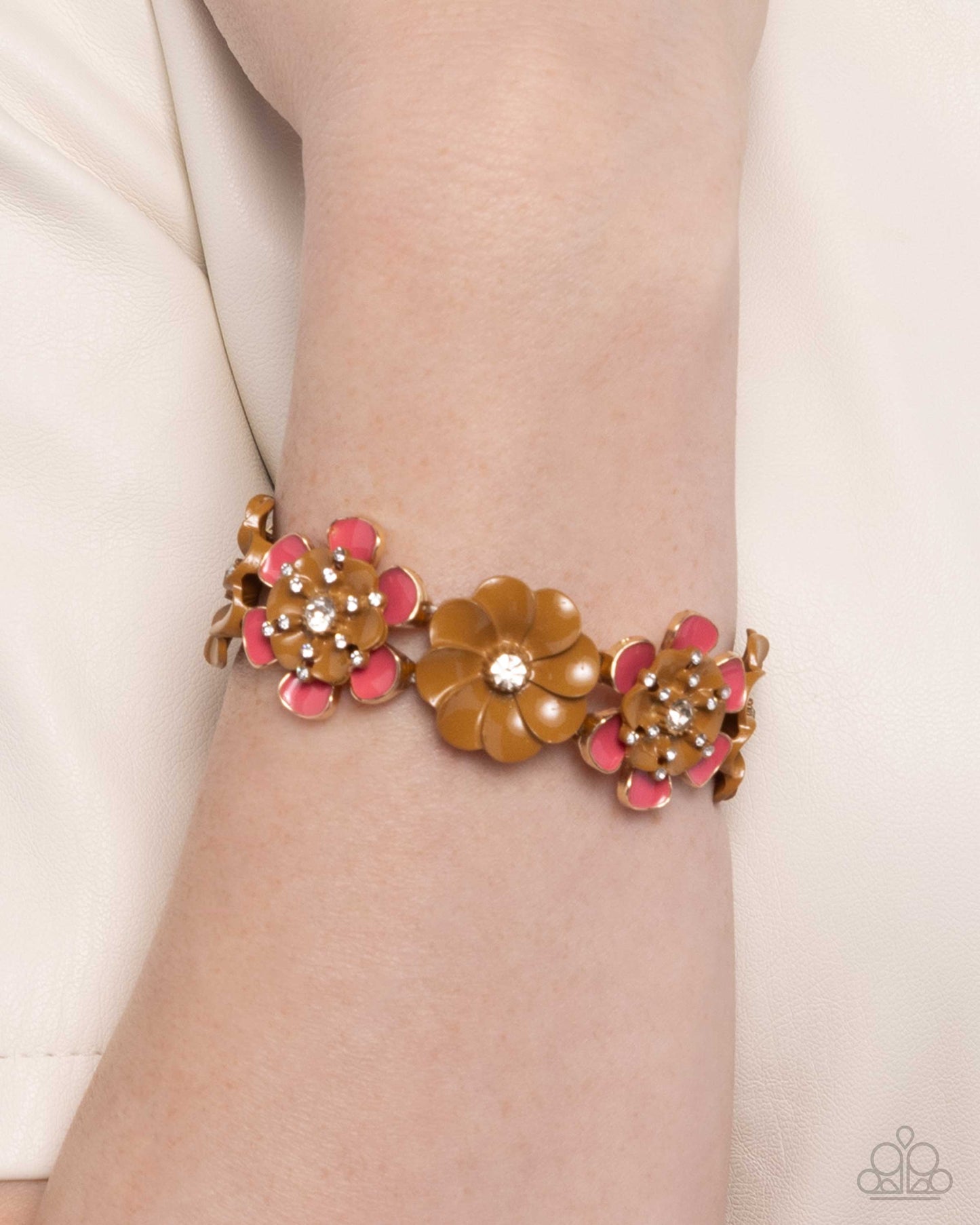 Necklace: "Botanic Beginner - Brown" 
Bracelet: "Exhilarating Elegance - Brown