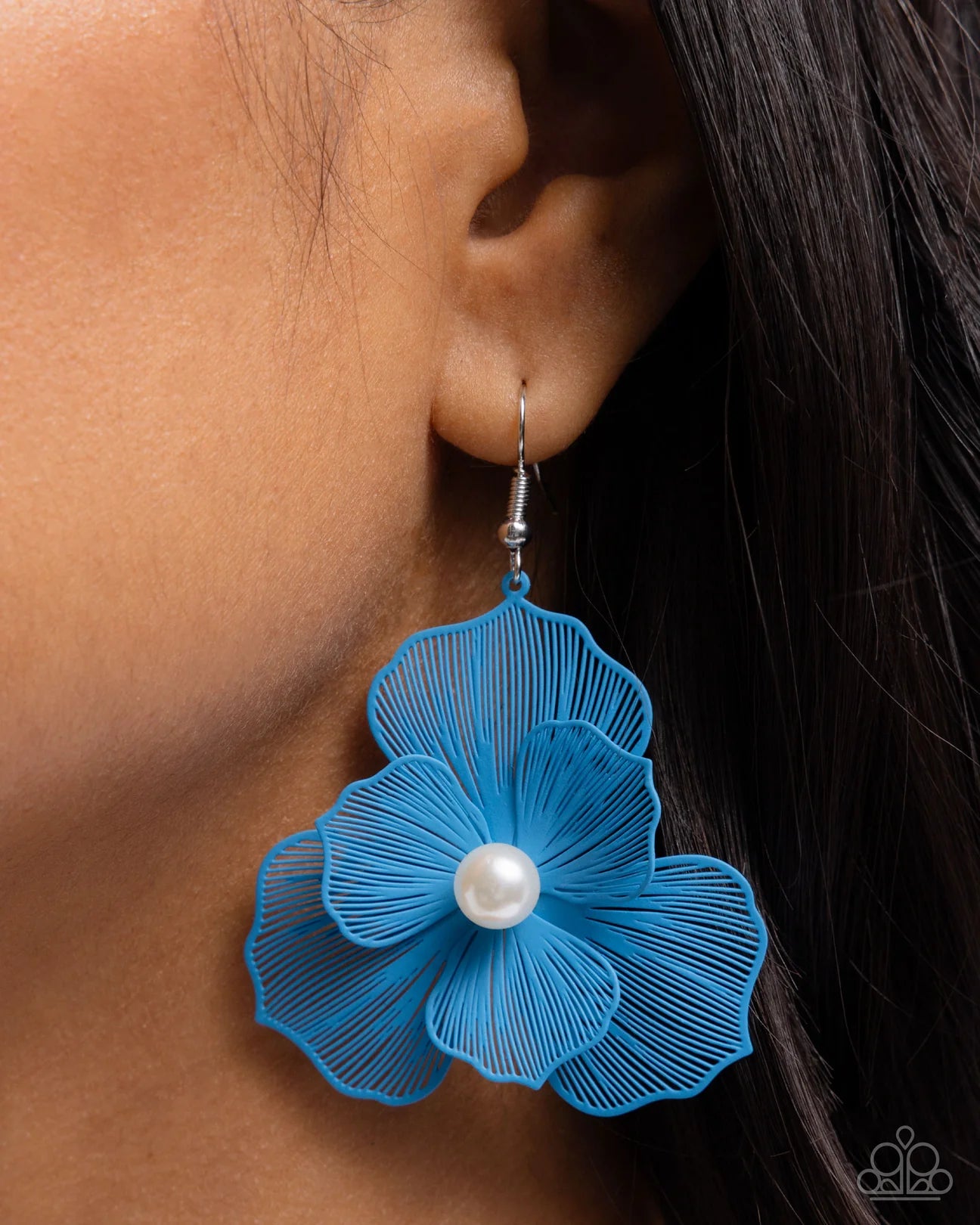 PAPARAZZI "PETAL THE SCORE" BLUE EARRINGS