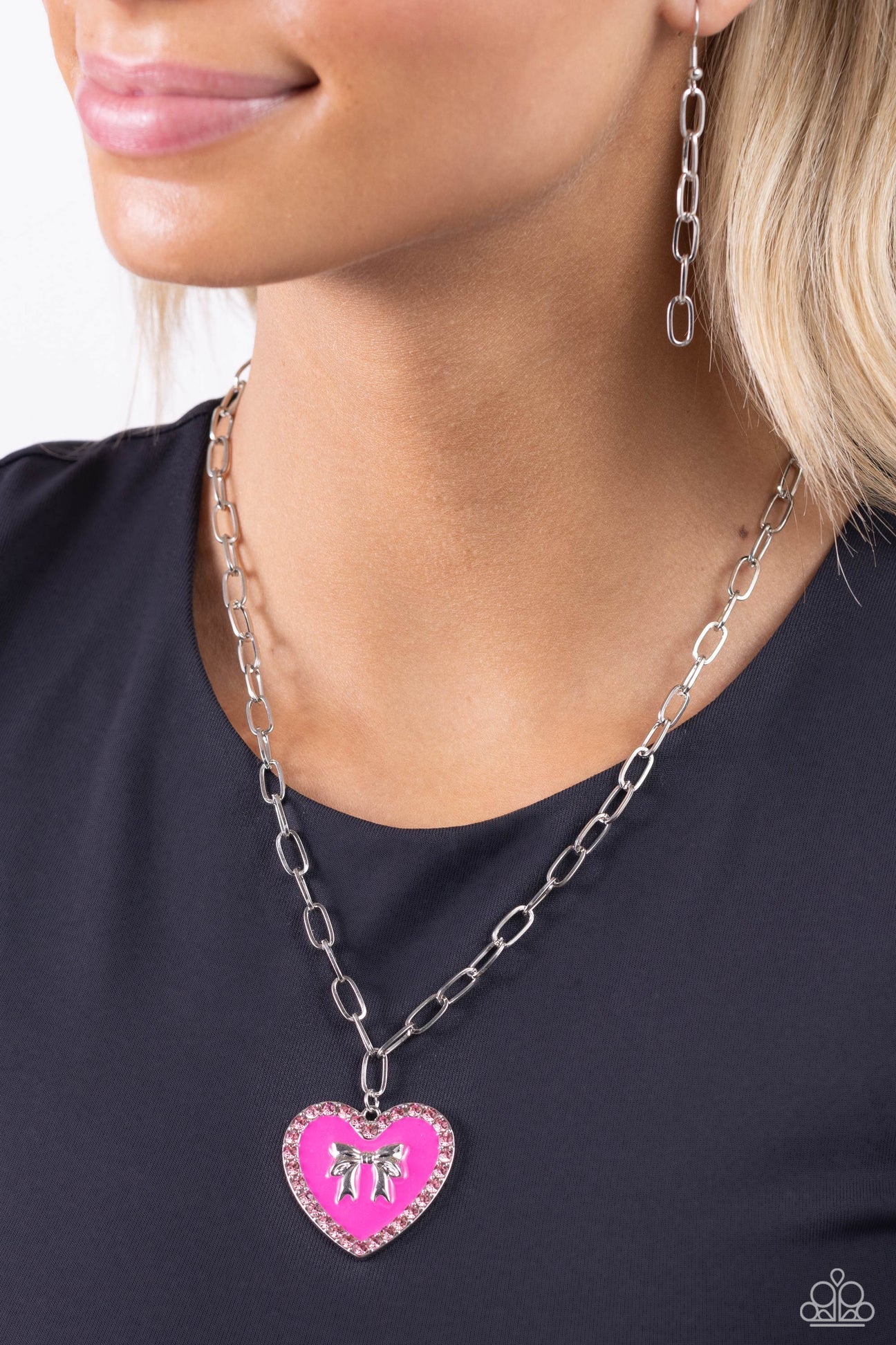 PAPARAZZI "ROMANTIC GESTURE" PINK NECKLACE