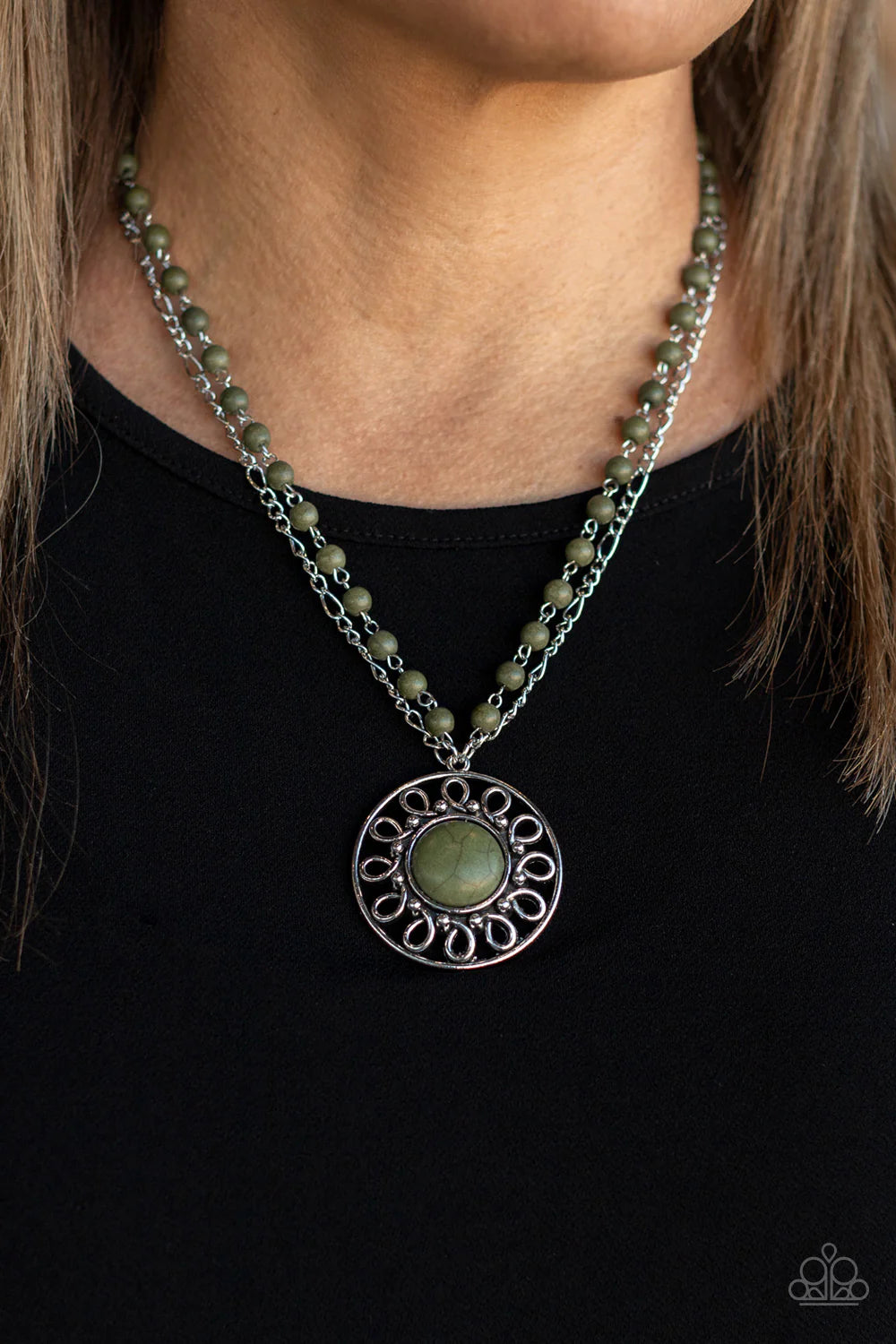 PAPARAZZI "SAHARA SUBURB" GREEN NECKLACE