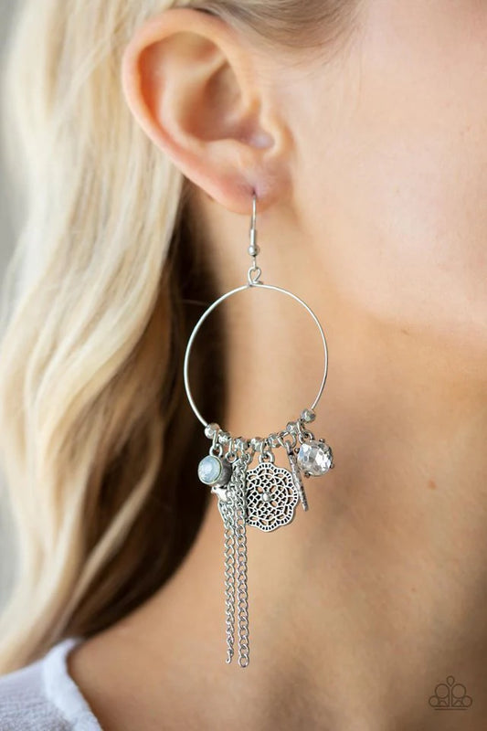 Paparazzi Earring ~ TWEET Dreams - White