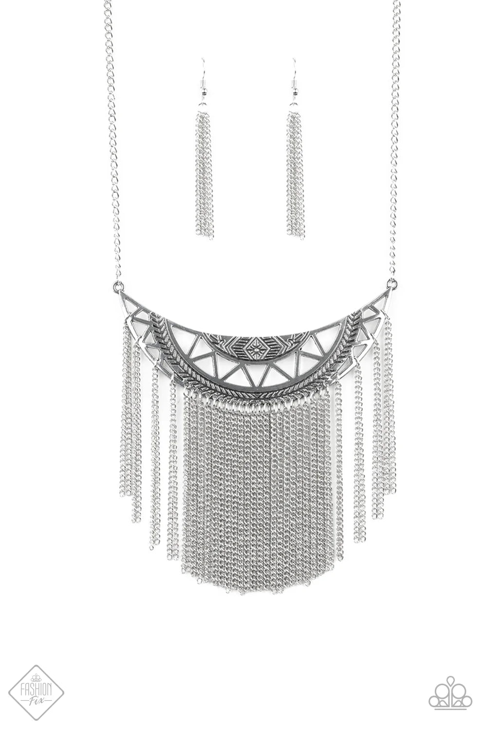 PAPARAZZI "EMPRESS EXCURSION" SILVER NECKLACE