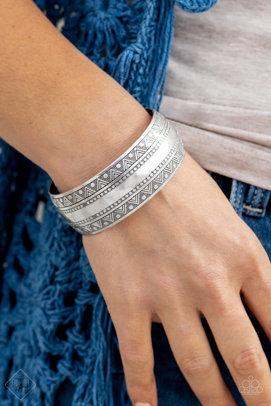 PAPARAZZI "DESERT PEAKS" SILVER BRACELET