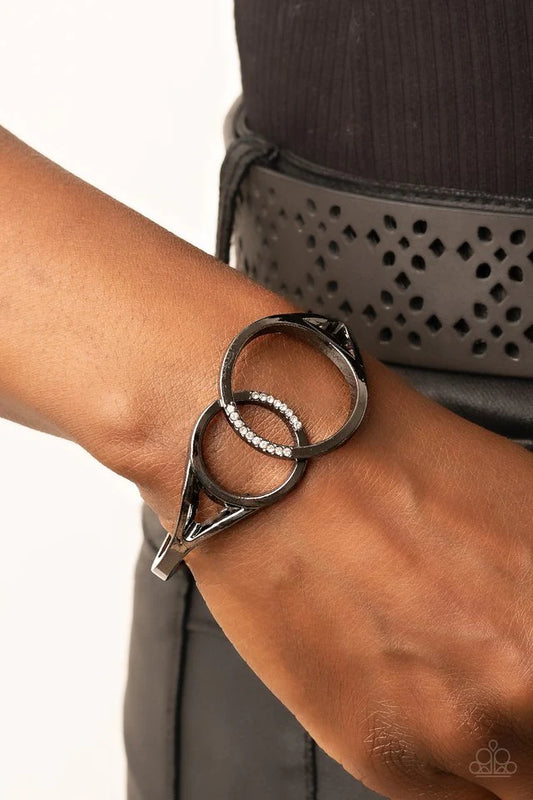 Paparazzi Bracelet ~ Scope of Expertise - Black