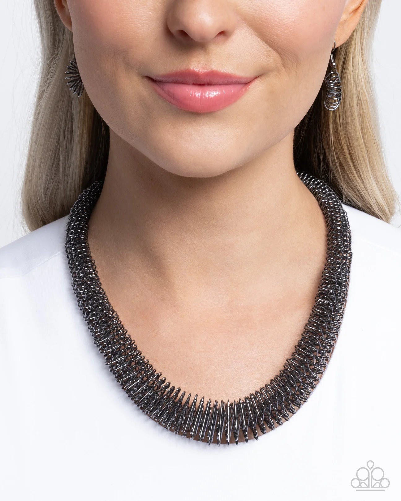 PAPARAZZI "TRENCHANT TRIBUTE" BLACK NECKLACE