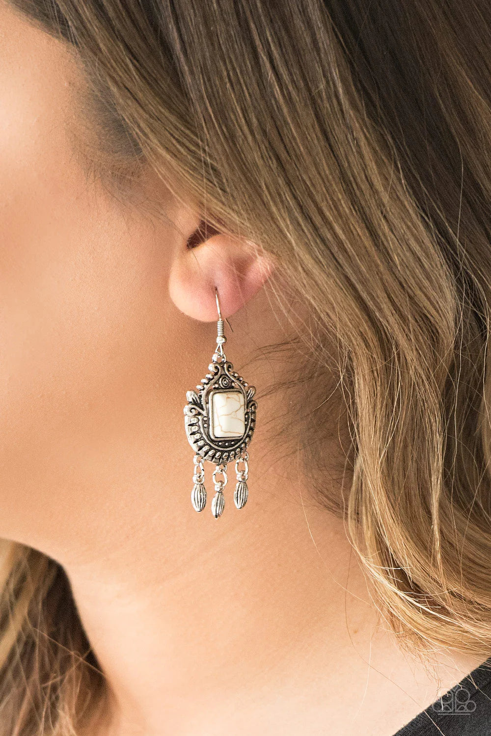 PAPARAZZI "OPEN PASTURES" WHITE EARRINGS