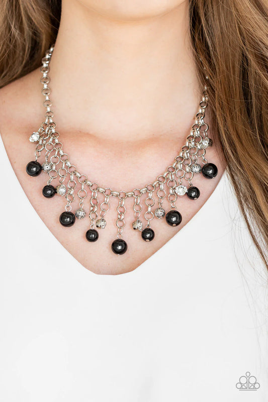 PAPARAZZI  "HEIR-HEADED" BLACK NECKLACE