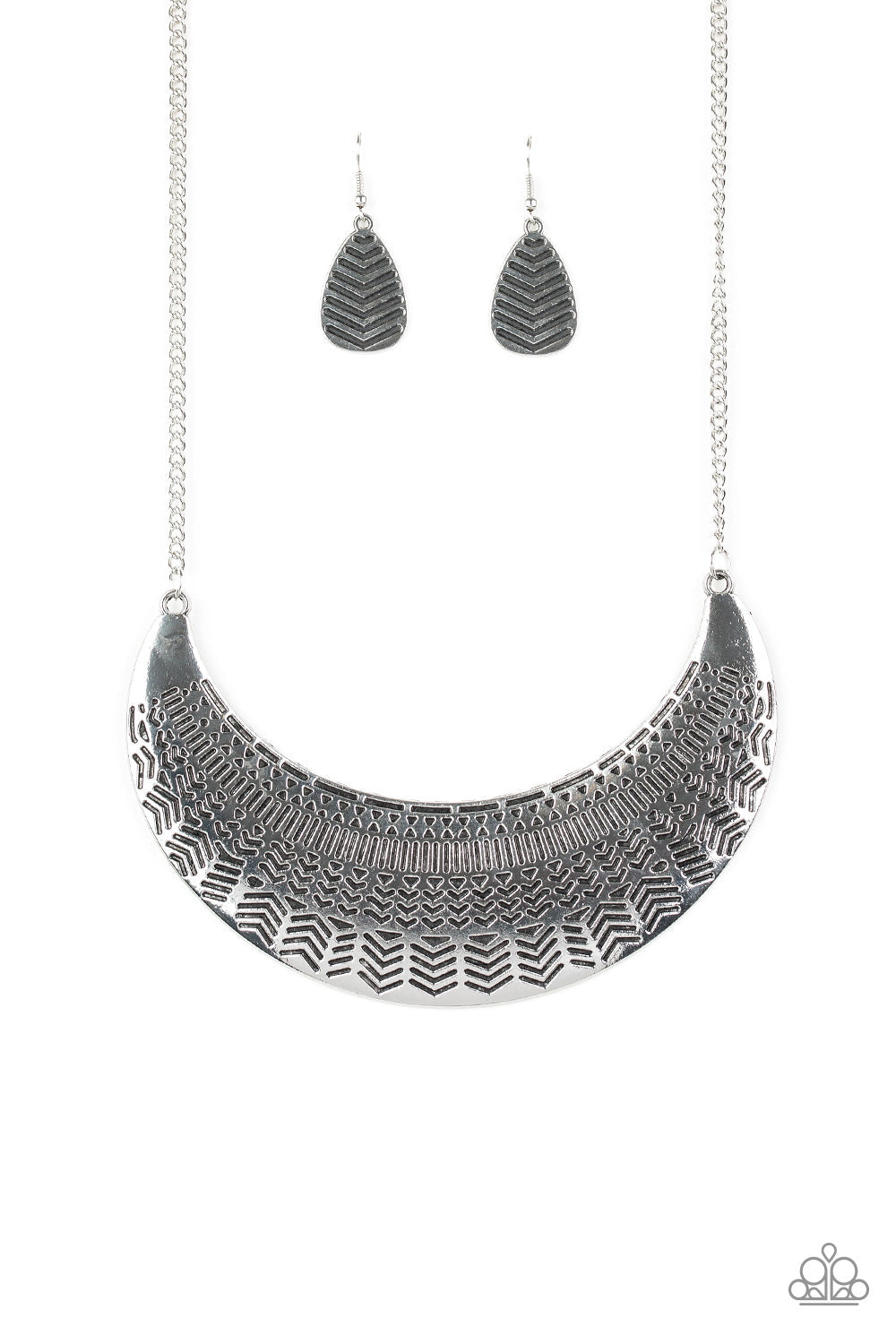 PAPARAZZI "LARGE AS LIFE" SILVER NECKLACE