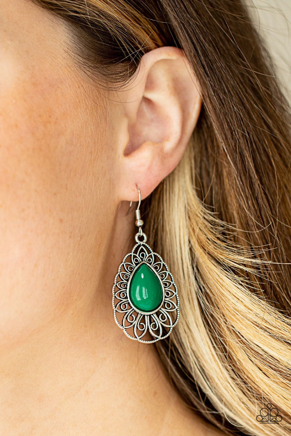 Dream STAYCATION - green - Paparazzi earrings